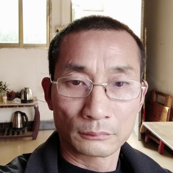 快乐扯薯片的照片