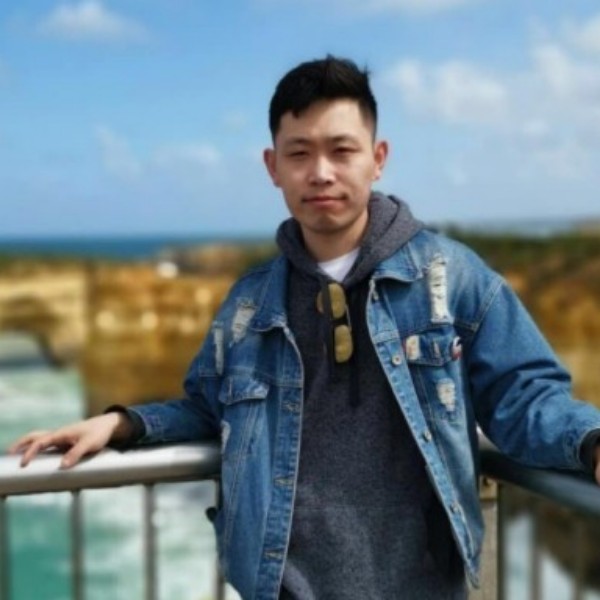 苗条留胡子？的照片