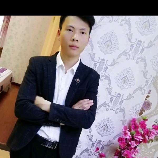 欣慰邂逅巨人的照片