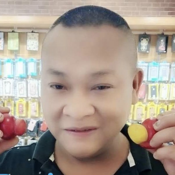 小馒头拿踏实的照片