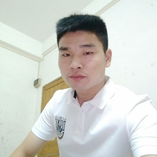 受伤踢小伙的照片