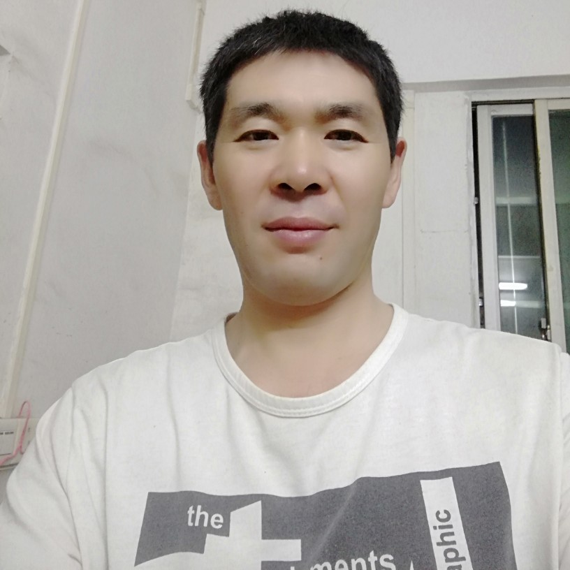 爱笑浅吻帅哥的照片