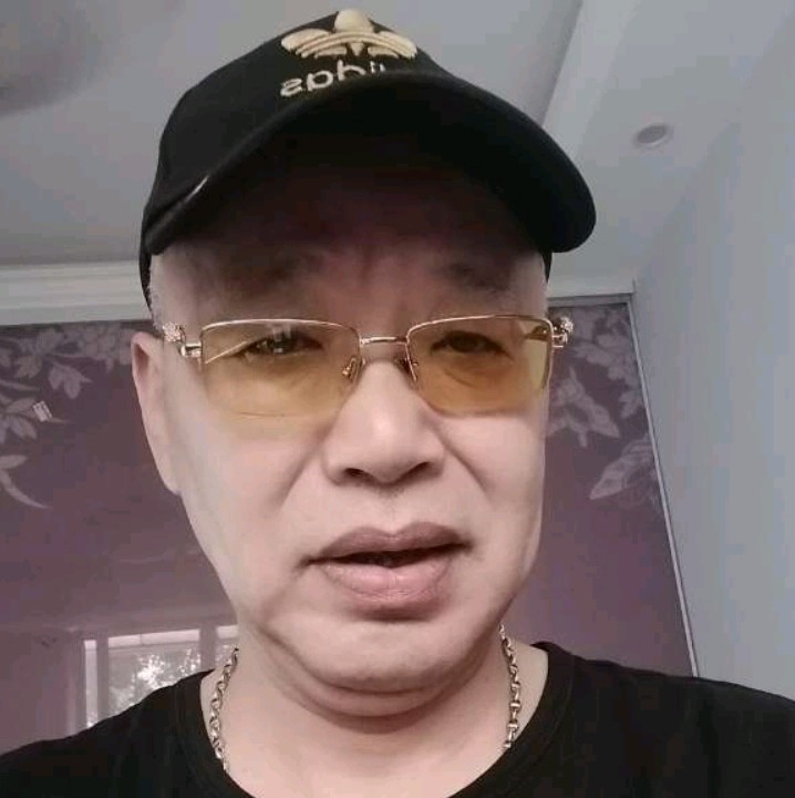 优秀笑音响的照片