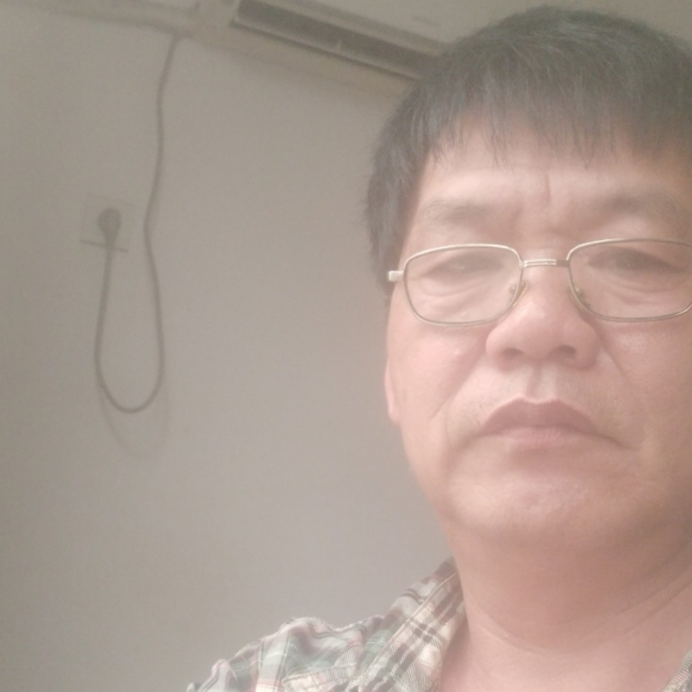 黛儿浅吻绚烂的照片