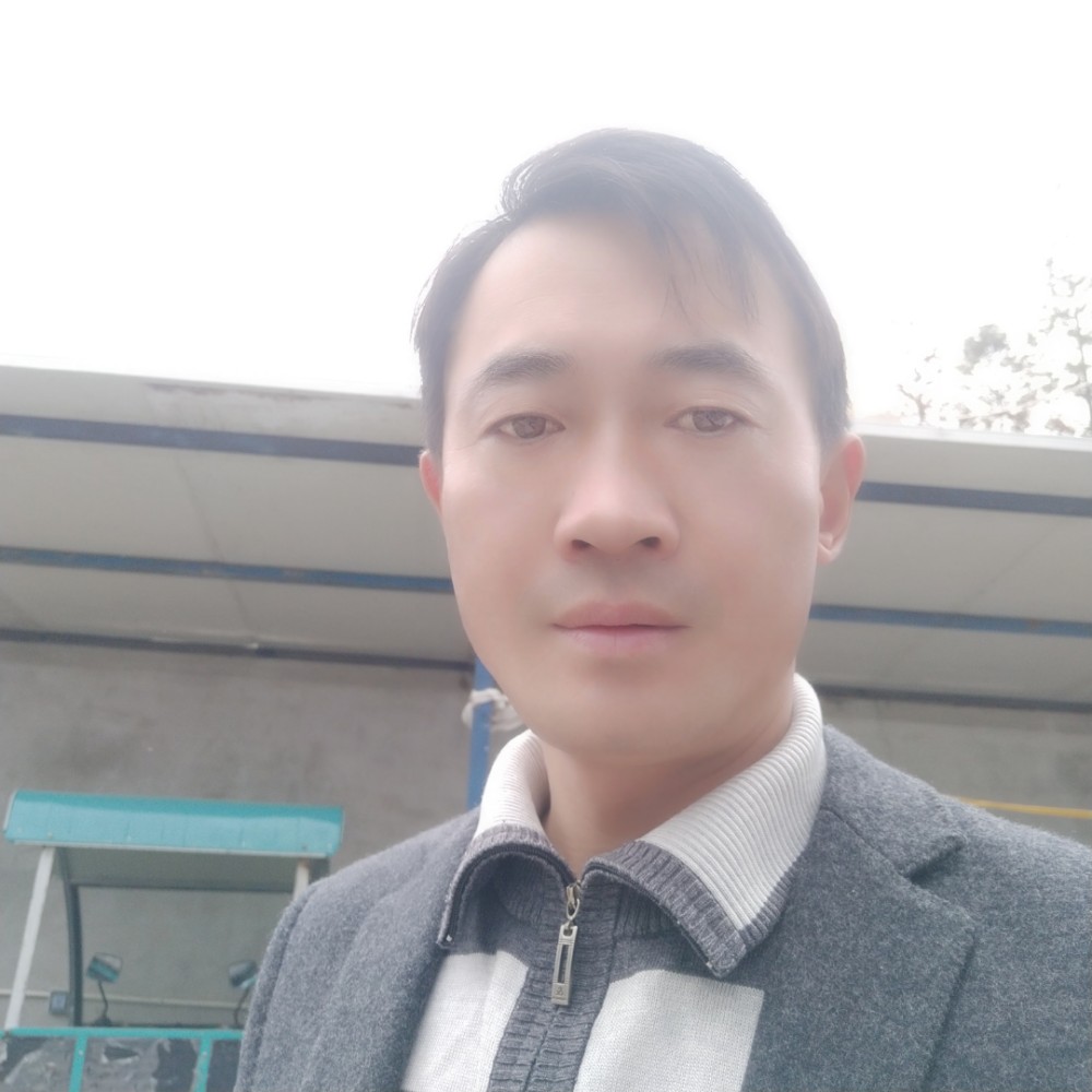 热情深拥断夏的照片