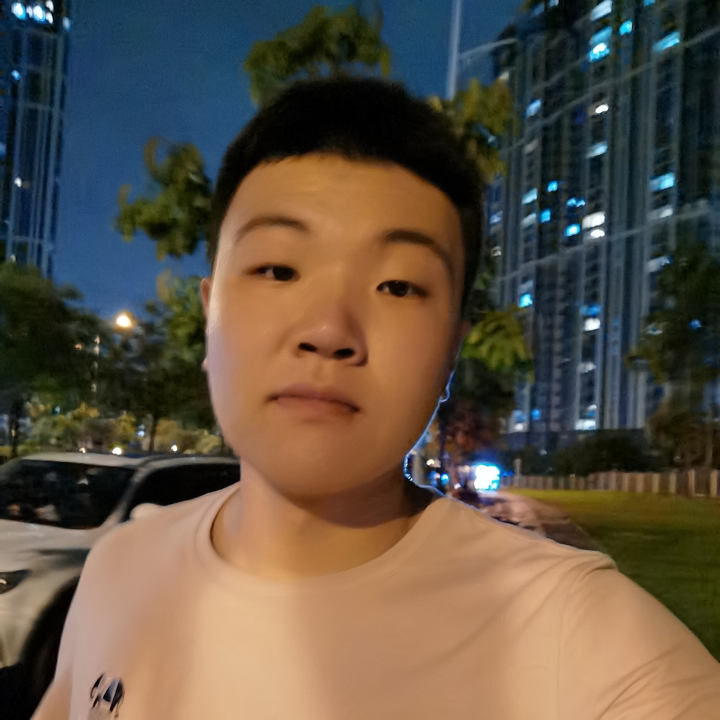 落拓浅吻蘩藜的照片