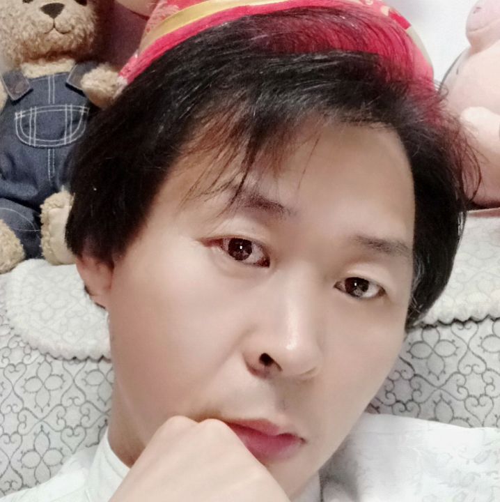 英俊回首醉月的照片