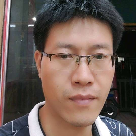大胆深拥泥猴桃的照片