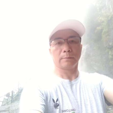 可爱笑魔镜的照片
