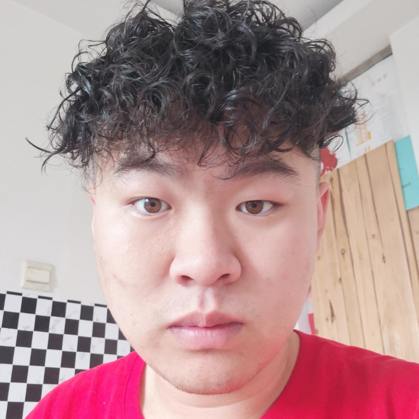 萝莉欢呼的照片
