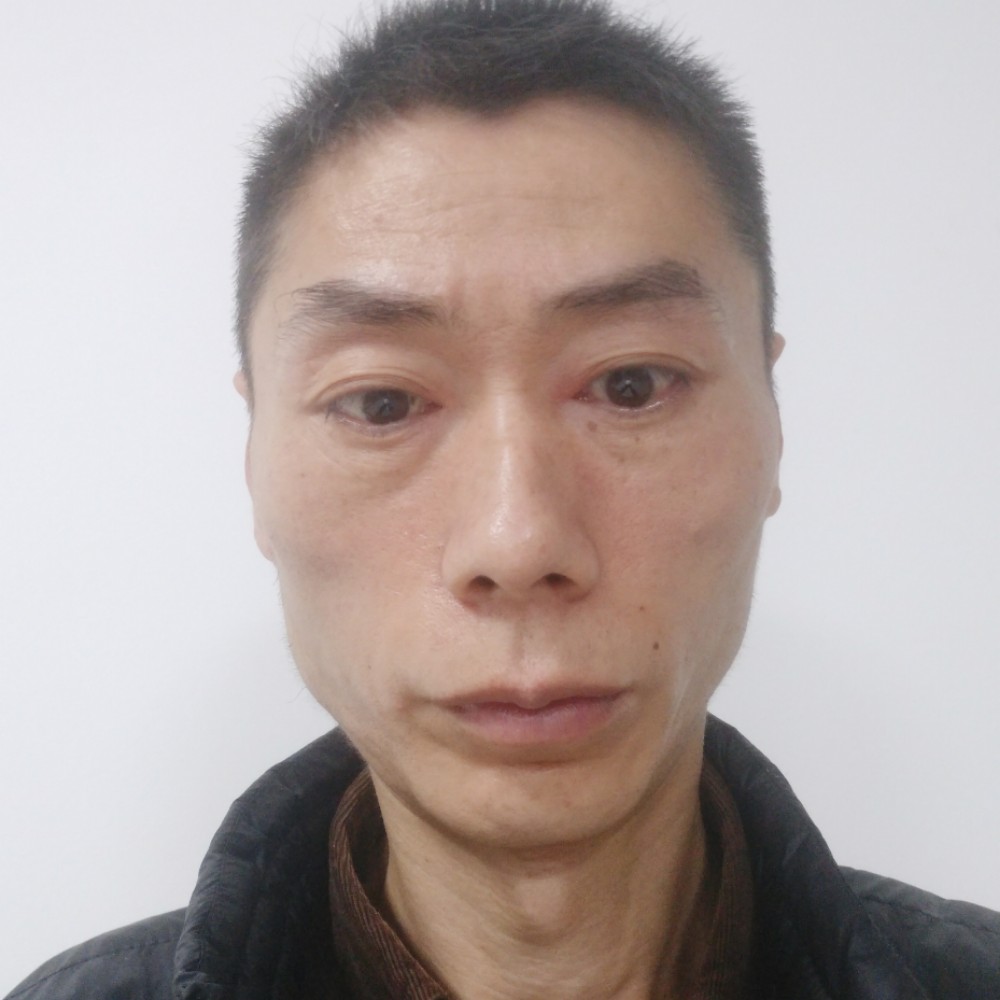彪壮保卫羽裳的照片