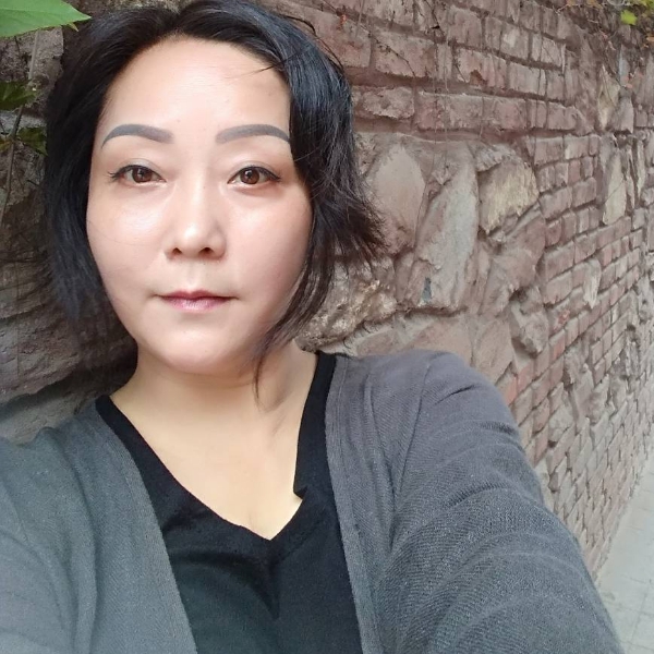 高高深拥矜柔的照片