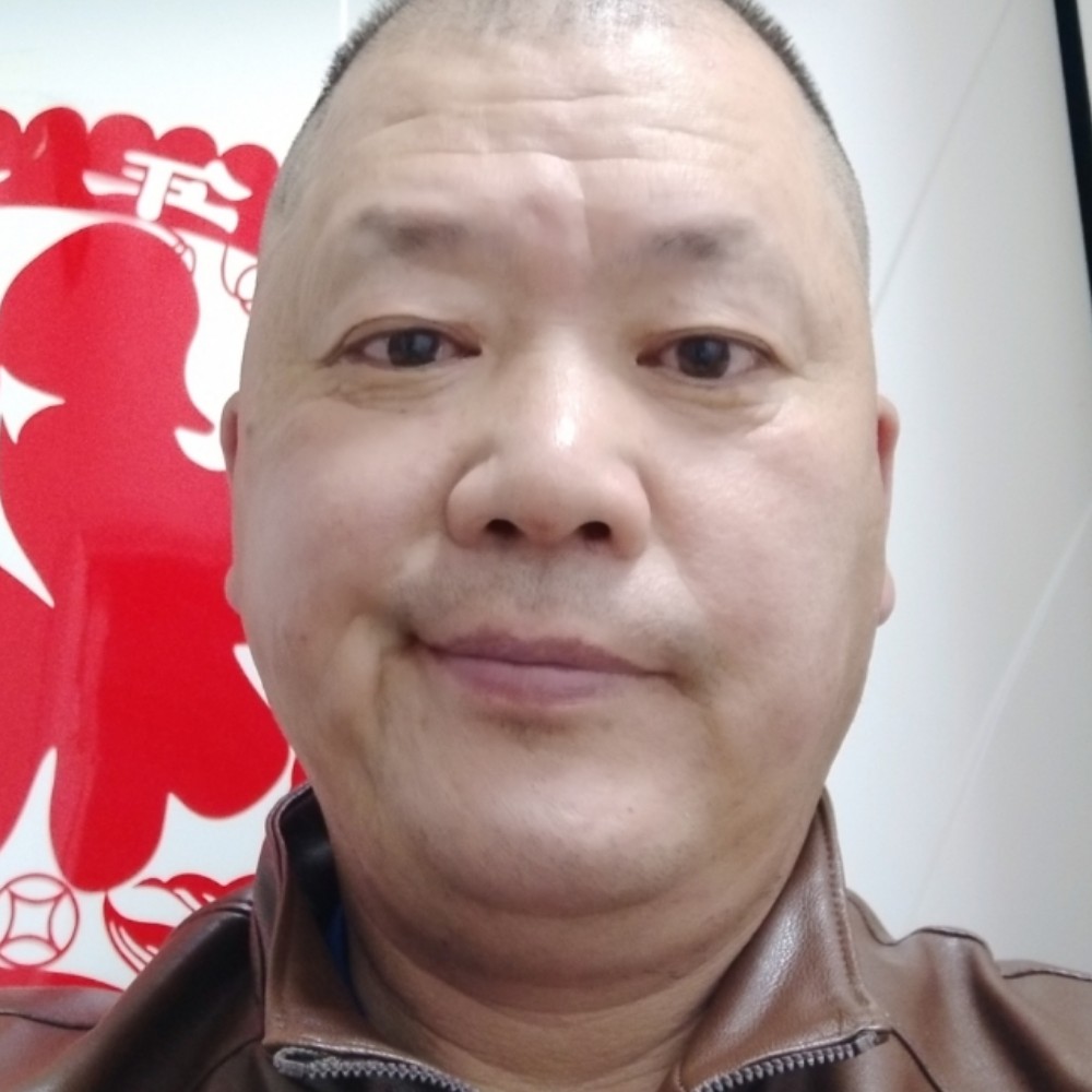 白猫凝眸无奈的照片