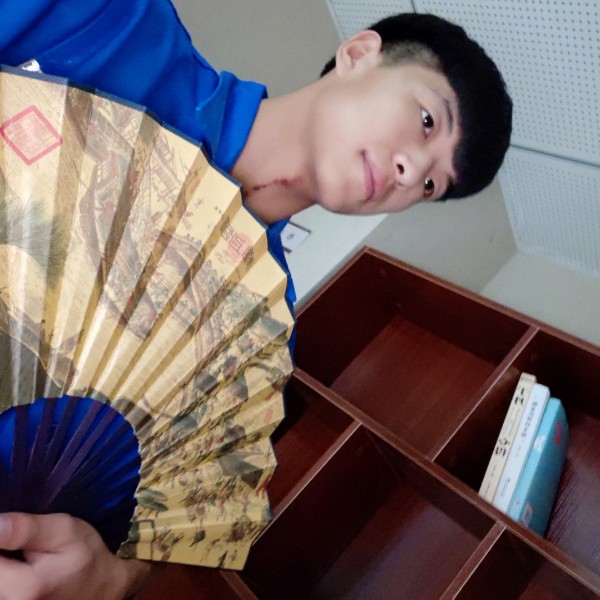 离♀殇￡的照片