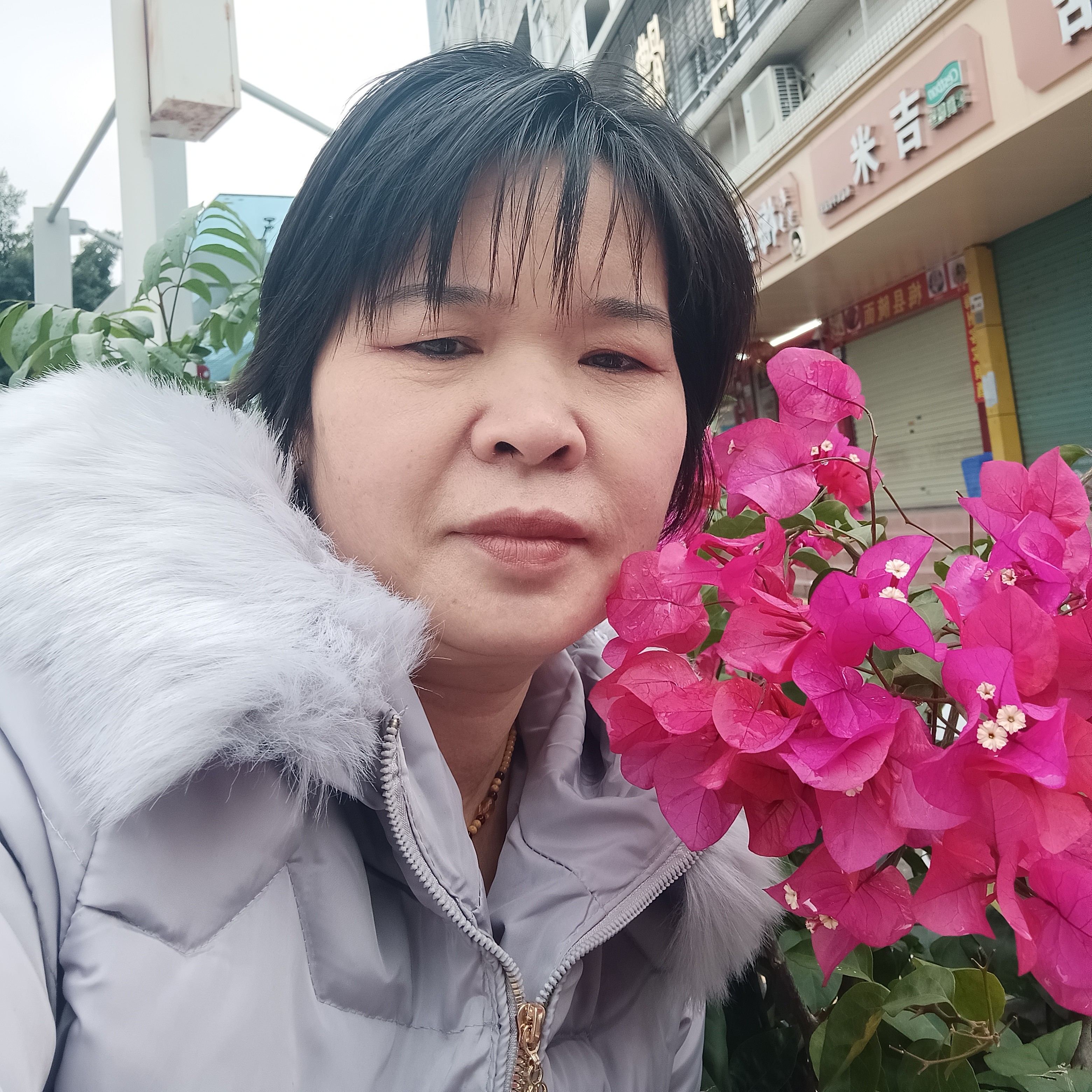 更蓝的天的照片