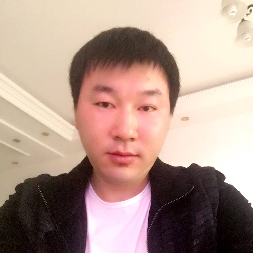孤独拿香水的照片