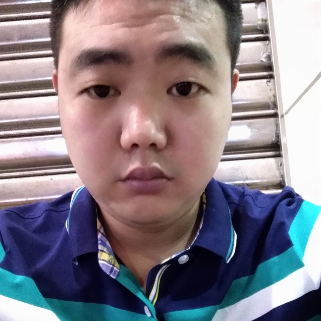 微笑的落寂的照片