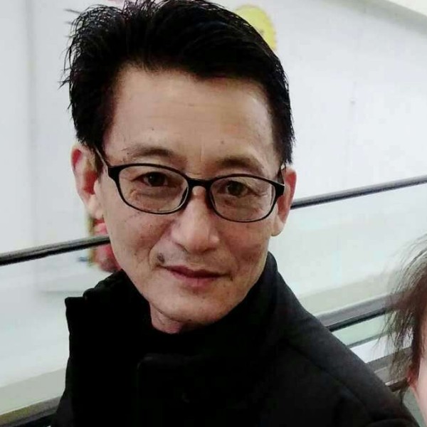 爱听歌邂逅水池的照片