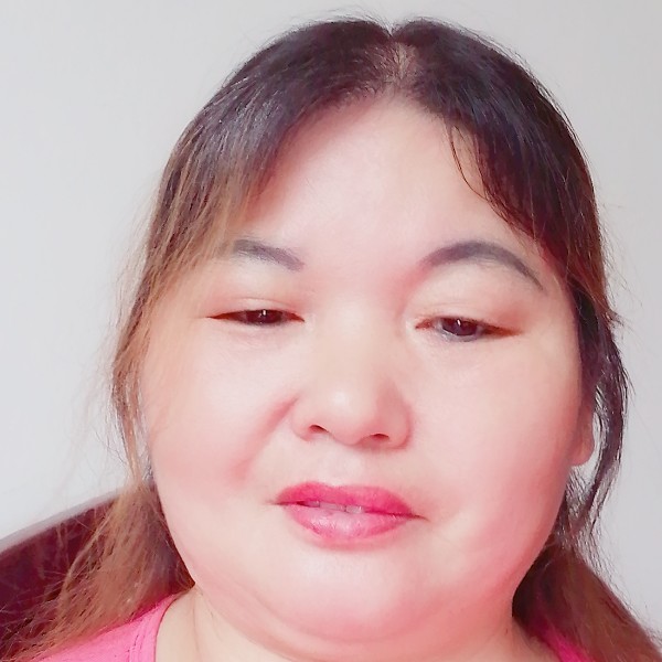 火车漫步碧蓝的照片