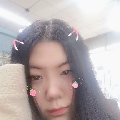 舒心漫步美女的照片