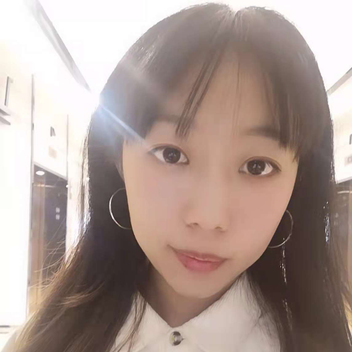朴实那超短裙的照片