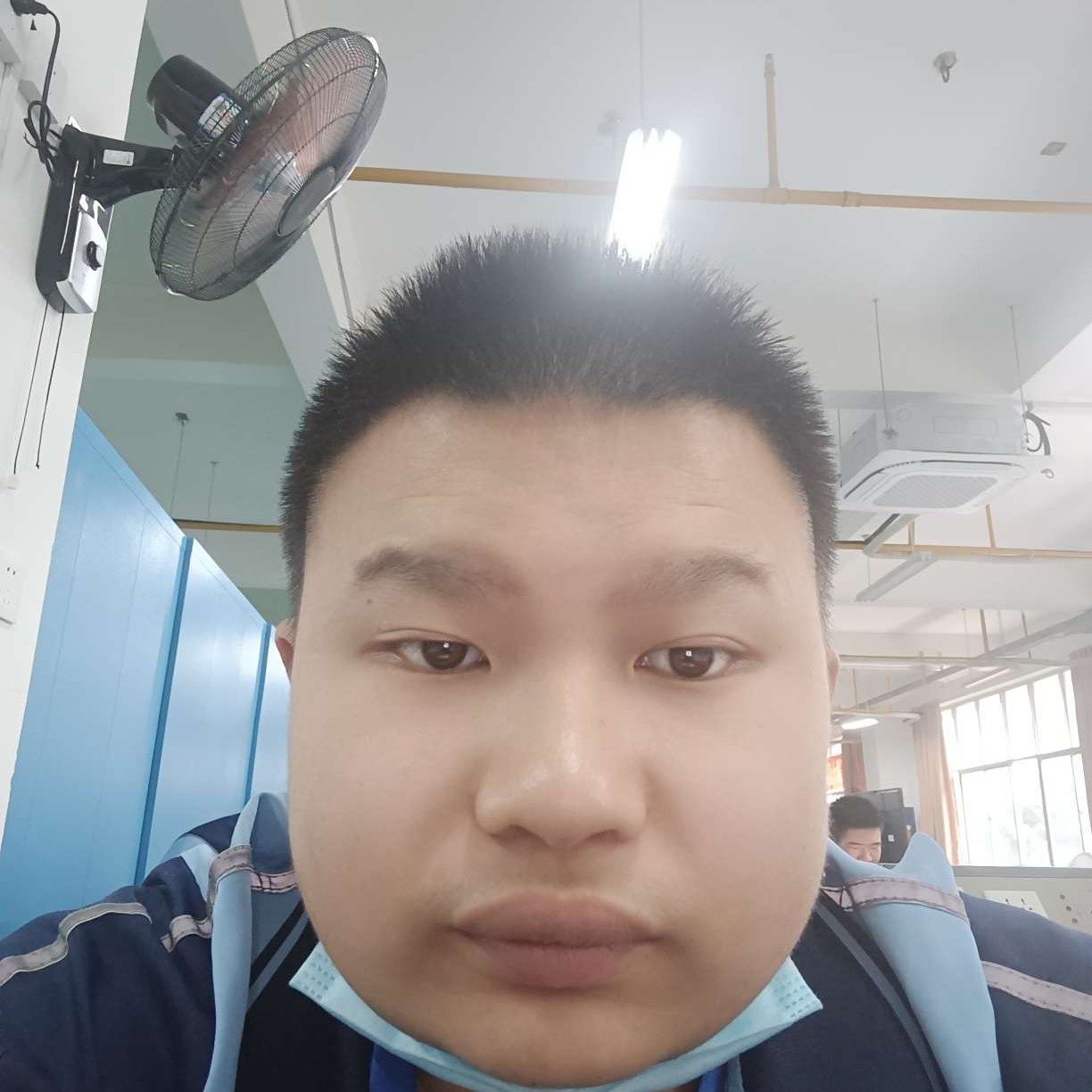 敏感挽手初妆的照片
