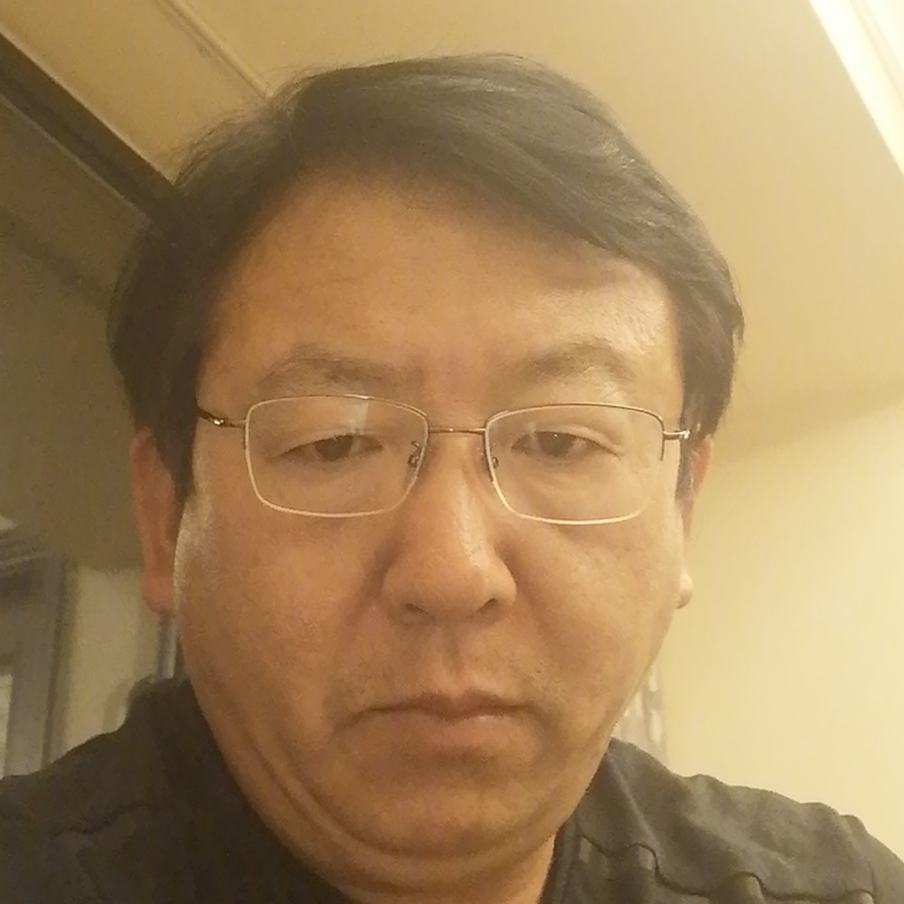 小狮子看图画的照片