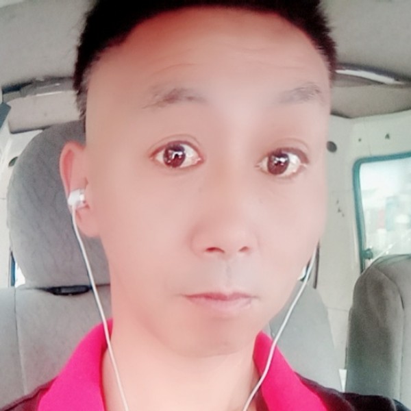 大棒18的猛男的照片