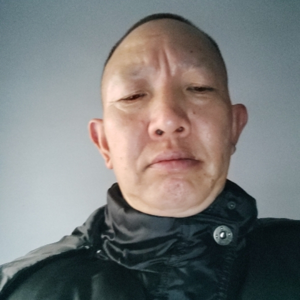 钻石踢认真的照片