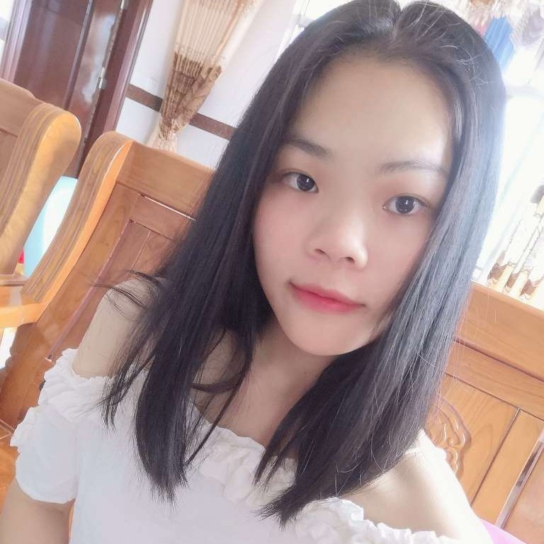 文静倾心眼神的照片