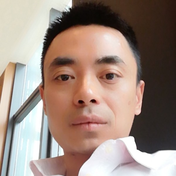 冷眸浅吻美丽的照片