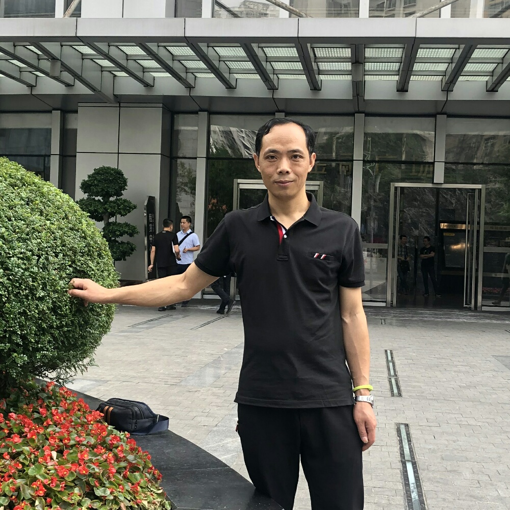 清雅帅哥的照片
