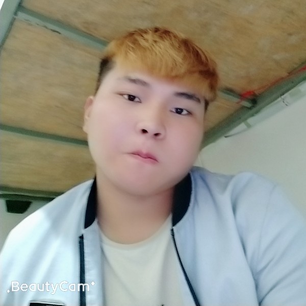 怕孤单演变电灯胆的照片