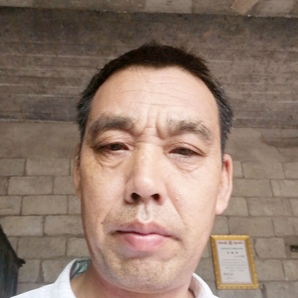 颜万昌的照片