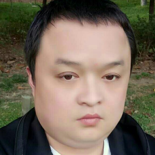 孤独挽手过客的照片