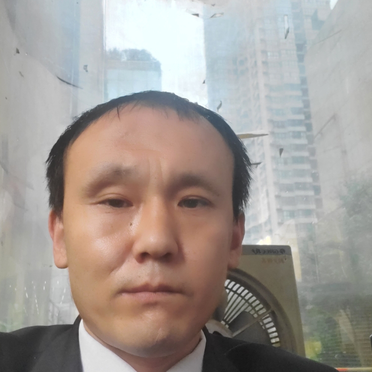 溪流等待沉默的照片
