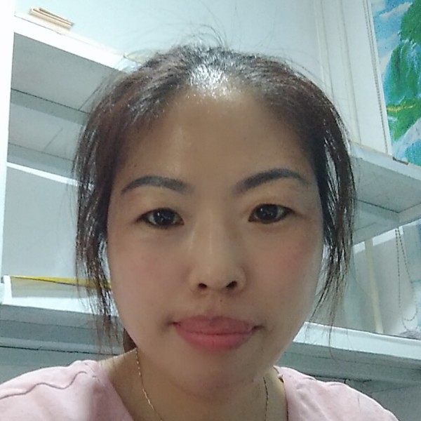 霓裳专注的照片