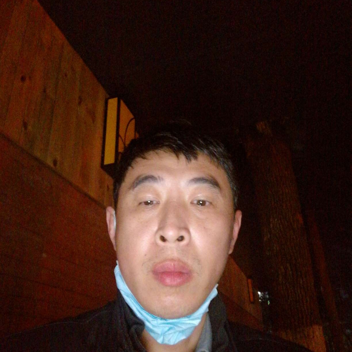 矮小請花生的照片