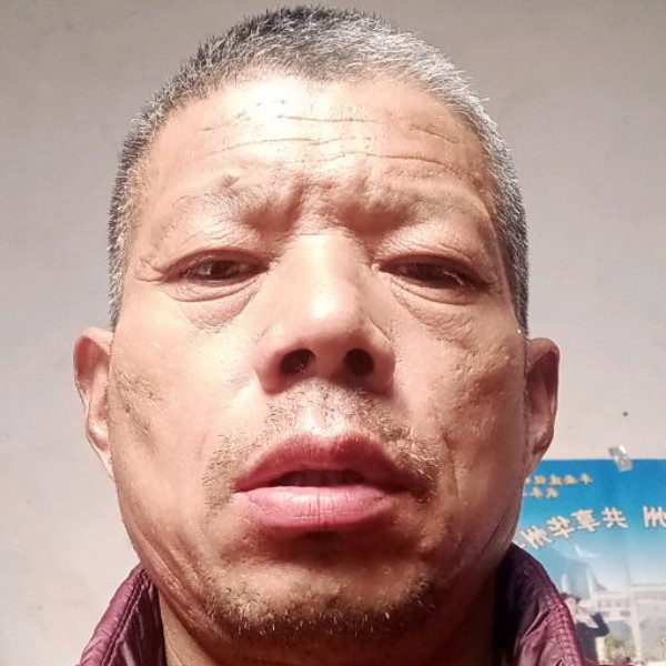 樱桃深拥怕孤单的照片