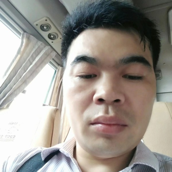 害羞扯睫毛膏的照片