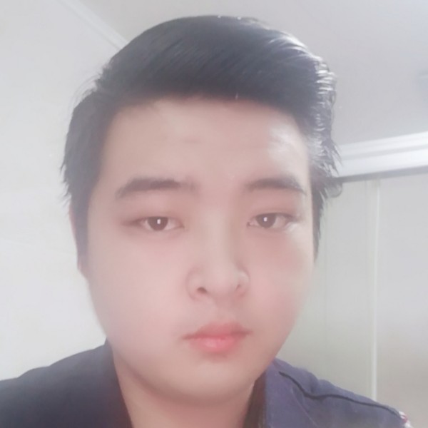 温暖倾心小伙的照片