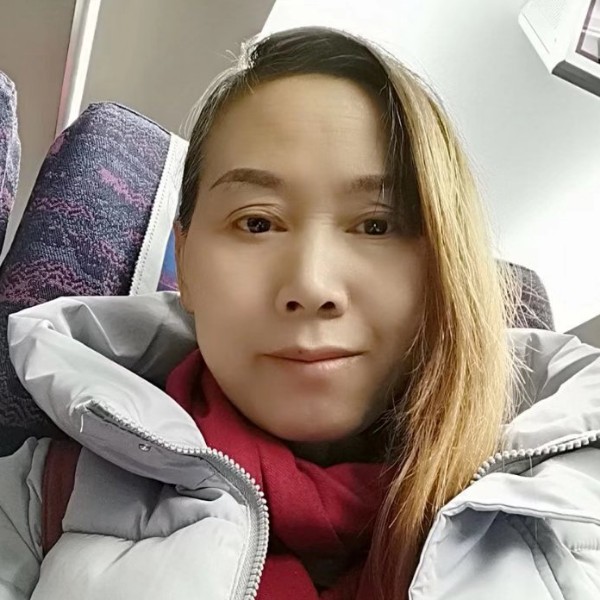 感性挽手羽裳的照片
