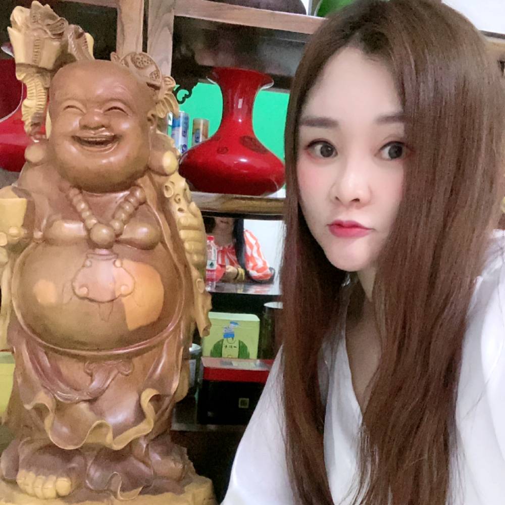 牵手一起溜溜的照片