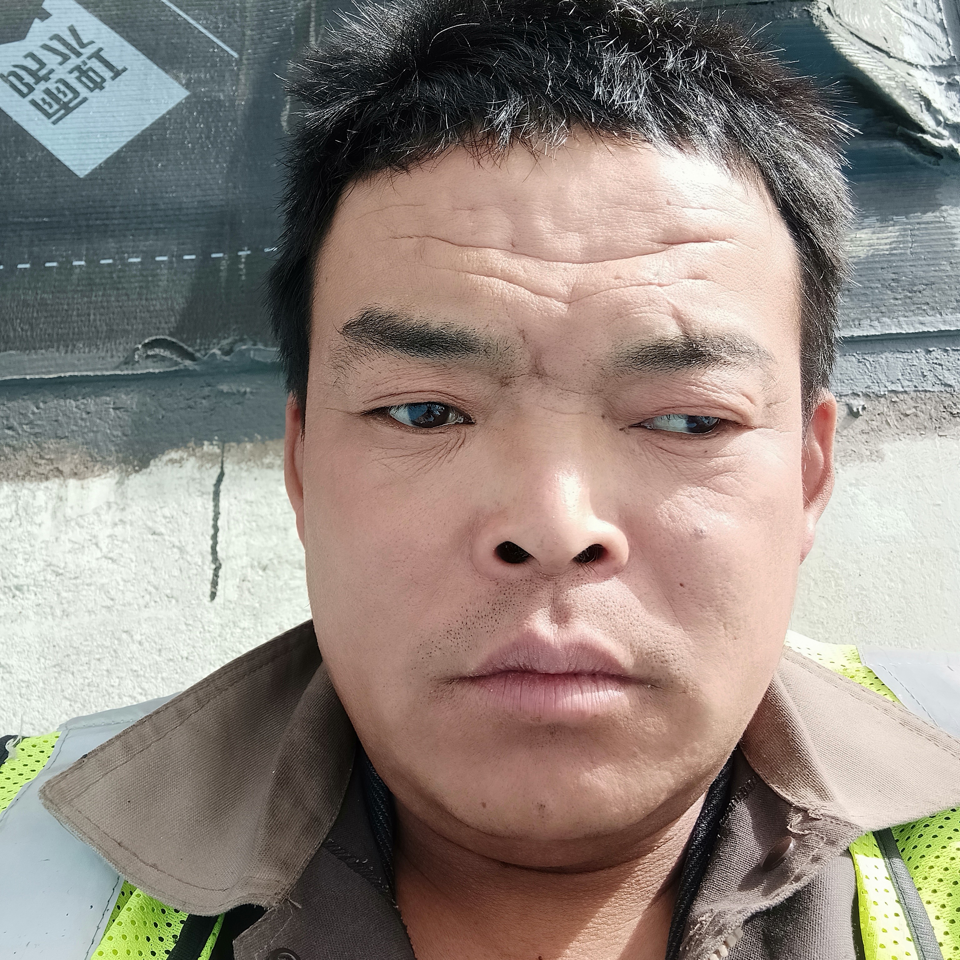 手机回首高挑的照片