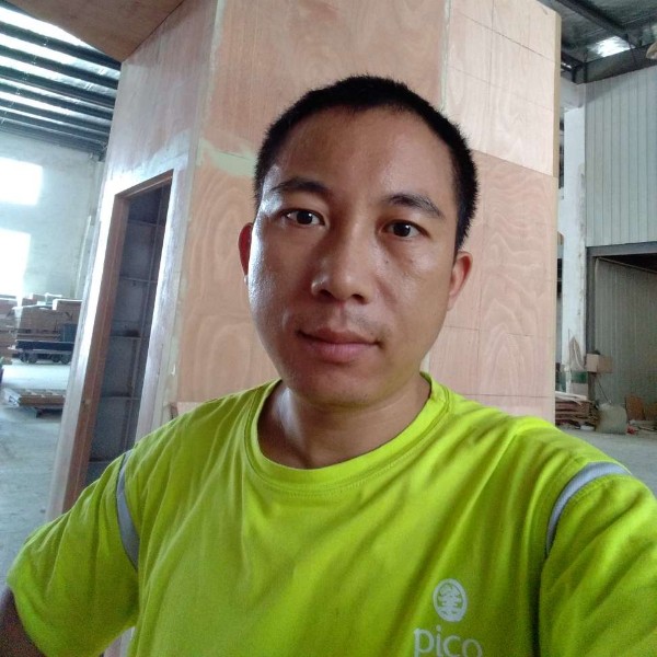 兴奋碧影的照片