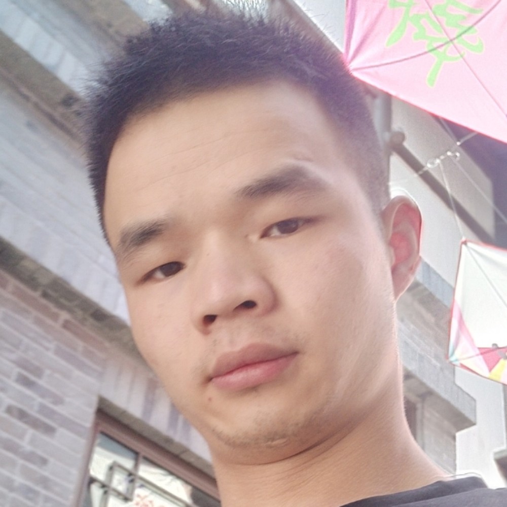 余溫深拥现实的照片