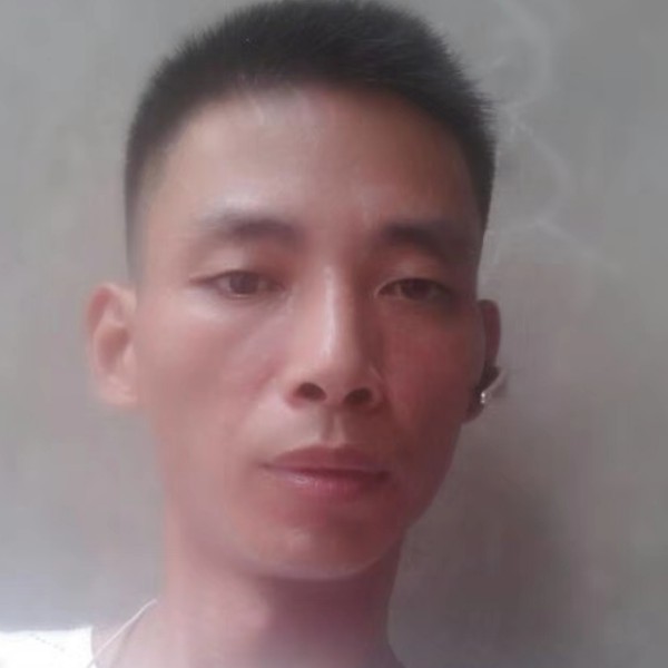 铃铛俊逸的照片