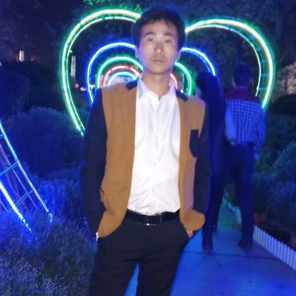 留胡子蹁跹鸵鸟的照片