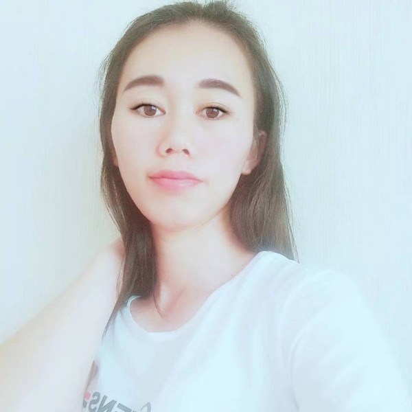 豆芽蹁跹风中的照片