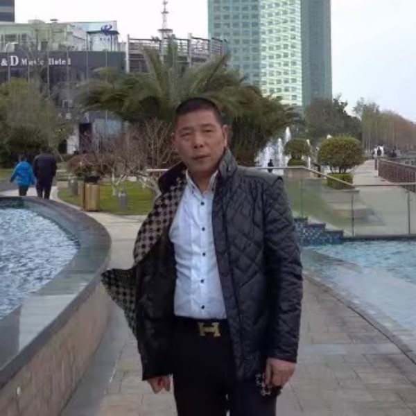 月孤独舟的照片